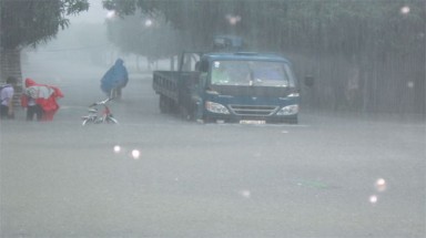  Hà Tĩnh: Mưa lớn làm ngập hàng trăm nhà dân