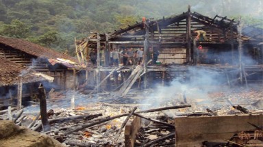  Hòa Bình:2 đôi nam nữ nướng ngô, thiêu hủy di sản quý hơn 100 tuổi