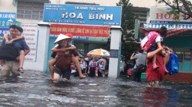  TP.HCM:Học chung với nước ngập, bùn lầy