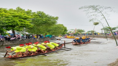 Tưng bừng hội đua thuyền chùa Keo Hành Thiện