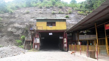  Không trả nợ thuế, vẫn lấy vàng