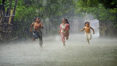  Thời tiết ngày 1/10: Mưa dông lớn ở Nam bộ, nguy cơ dông lốc và sấm sét