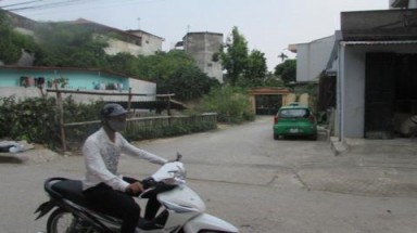  Quan làm đơn nắn đường, dân làm đơn đánh lộn