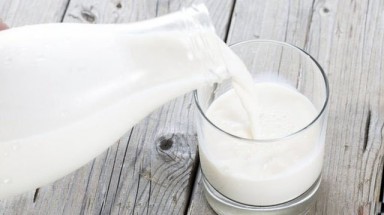  ​Uống nhiều sữa “không giảm nguy cơ gãy xương”