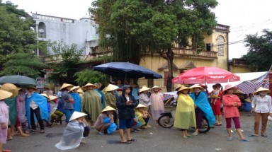  Thanh Hoá: Dân tiếp tục "vây" UBND xã, lãnh đạo tỉnh ra đối thoại