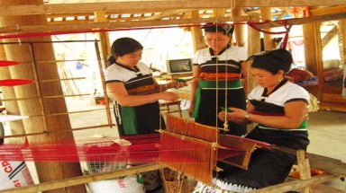   Khôi phục nghề dệt thổ cẩm truyền thống của dân tộc