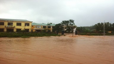  Quảng Ninh: Vỡ đập, một thị trấn bị nhấn chìm trong biển nước