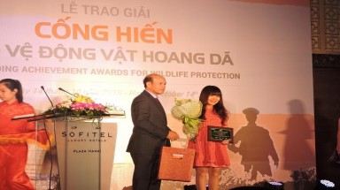  Nhà báo Lê Thị Hồng Vân đoạt giải Cống hiến Bảo vệ Động vật hoang dã năm 2015