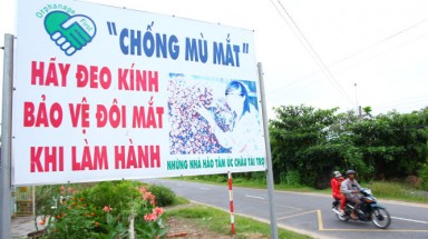   Thứ trưởng Bộ Y tế khẳng định hành tím không gây mù