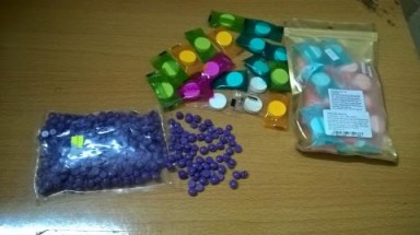  Làm đẹp bằng mỹ phẩm viên nén có giá 1.000 đồng