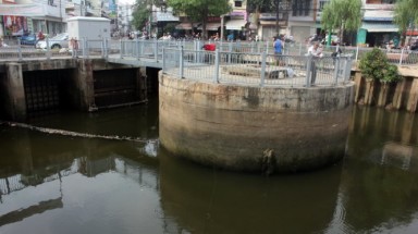  Sông Sài Gòn hứng nước thải thay kênh Nhiêu Lộc đến bao giờ?