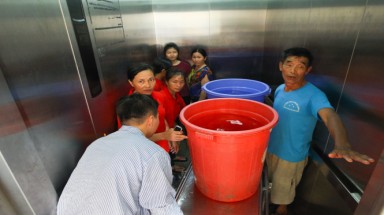  Hà Nội: 15 lần vỡ ống nước, bệnh viện khóc thét