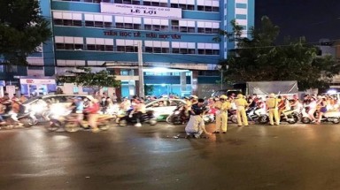   TP HCM: Truy tìm 2 nữ nghi phạm đâm chết người tại vòng xoay Dân Chủ