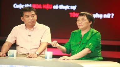  "Thi hoa hậu để tôn vinh sắc đẹp hay vì tiền?" 