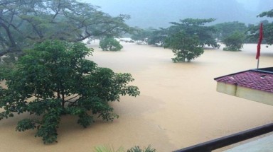   Mưa vượt dự báo, Quảng Bình có nơi ngập gần 3 mét