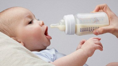   Bộ Y tế: Sữa thay thế sữa mẹ chỉ là sữa bò cộng hoá chất