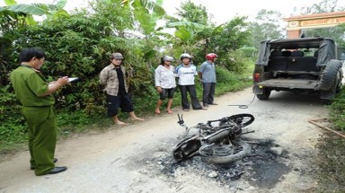 Dân “tự xử”: Lỗi do ai?