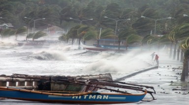  Cường độ bão Haiyan đã suy yếu