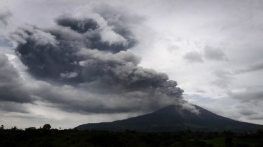  Núi lửa phun trào tại Indonesia, gần 6.000 người sơ tán
