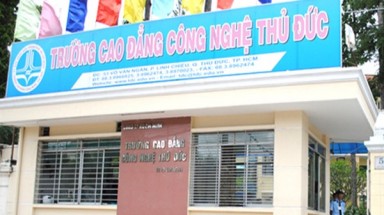  "Ăn" cả nhà vệ sinh ở Trường CĐ Công nghệ Thủ Đức, TPHCM
