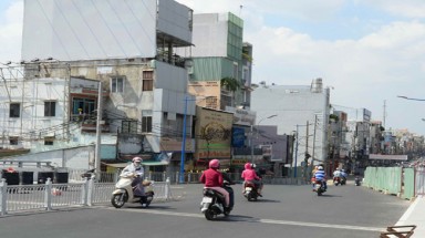  Nâng đường chống ngập ở TP.HCM: Vừa tốn kém, vừa hại dân