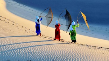 Hiện tượng gợn sóng trên bãi cát do đâu?