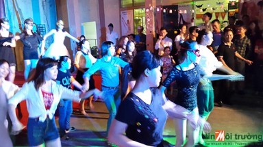  Đấu giá quyên góp giúp bé Trà My tại lễ hội Halloween