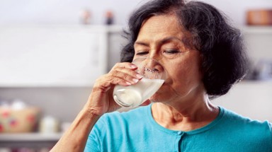  Người lớn uống sữa, hại nhiều hơn lợi