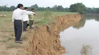   Quảng Trị: Sạt lở đất nghiêm trọng ven sông Nhùng