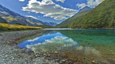   Blue Lake - hồ nước ngọt sạch và trong lành nhất địa cầu