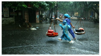   Thời tiết ngày 13/11: Trung Bộ có nơi mưa to và dông, Biển Đông khả năng có lốc xoáy 