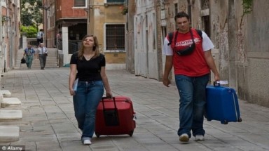   Thành phố Venice cấm vali kéo nhằm giảm ô nhiễm tiếng ồn