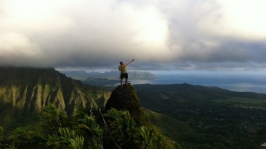  Cầu thang Haiku 4.000 bậc ở đảo Oahu bị cấm nhưng vẫn hút khách
