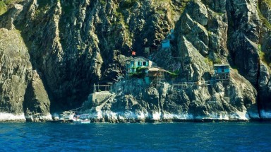  Khai thác gắn liền với bảo vệ đảo yến, góp phần phát triển bền vững biển đảo