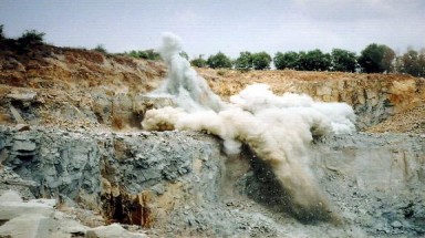 Quảng Bình: Phạt hành chính hai doanh nghiệp sử dụng chất nổ khai thác khoáng sản vượt ngưỡng cho phép