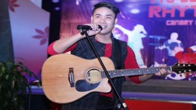  Ca sĩ A Tuân cháy hết mình trong đêm Chung kết cuộc thi Golden Rhythm 2015