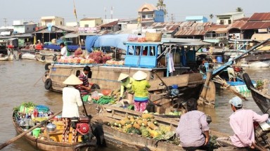  Cần Thơ: Ớn nạn xả rác, phóng uế trên chợ nổi Cái Răng