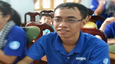   Nhiều sinh viên phản ứng chuyện đi xa lâu phải khai báo