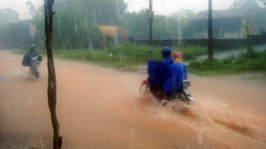  Mưa lớn diện rộng gây lũ lớn trên các sông từ Hà Tĩnh đến Phú Yên và Gia Lai, Kon Tum 