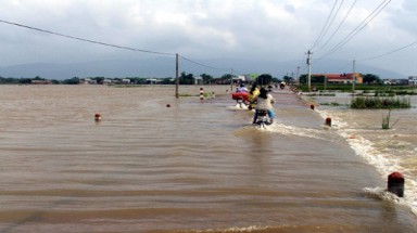   Chưa thỏa đáng khi Bộ trưởng nói "thủy điện vận hành đúng quy trình"