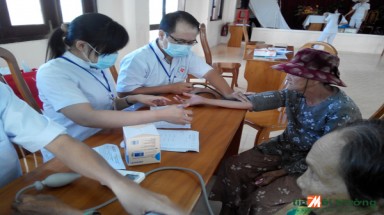  Phòng khám đa khoa Ngọc Minh tiếp tục khám và phát thuốc miễn phí cho dân nghèo Bình Thuận