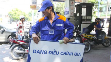  Xăng tăng 580 đồng/lít, dầu tăng 650 đồng/lít