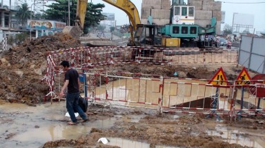 Bể ống cấp nước, TP.HCM cúp nước diện rộng