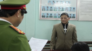  Bắt nguyên Tổng giám đốc Công ty ô tô số 6