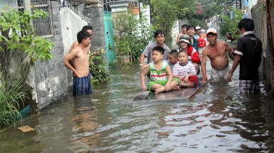  Nhiều người Sài Gòn sẽ lội triều cường đón Tết Dương lịch