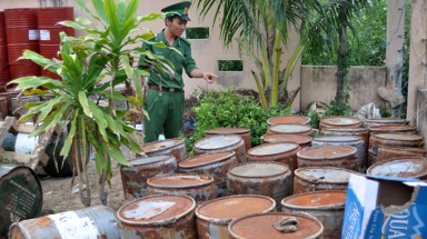  Hóa chất độc hại tấp vào biển Cần Giờ