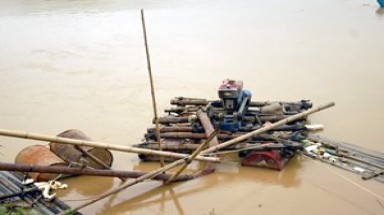  Phú Thọ: Khai thác cát lan sang cả các khúc sông nhỏ