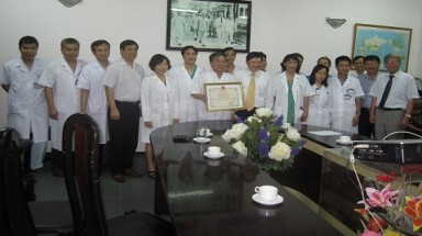  Bộ trưởng Bộ Y tế tặng Bằng khen cho Bệnh viện Đồng Nai vì đã cứu sống 2 bệnh nhân hi hữu