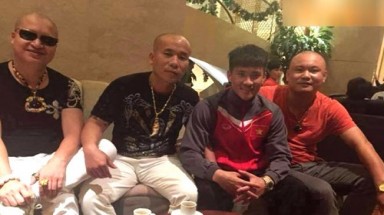   Cộng đồng xôn xao vì ảnh Công Vinh chụp với "trùm" thu hồi nợ 