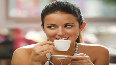  Phụ nữ uống cà phê, giảm nguy cơ ù tai
